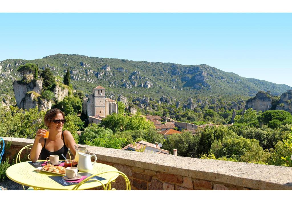 Hotel Les Hauts De Moureze Exterior photo